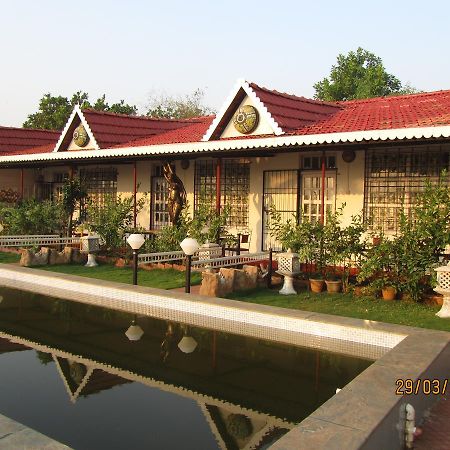 Sona Villa, The Lake Chalet Kudal  Luaran gambar