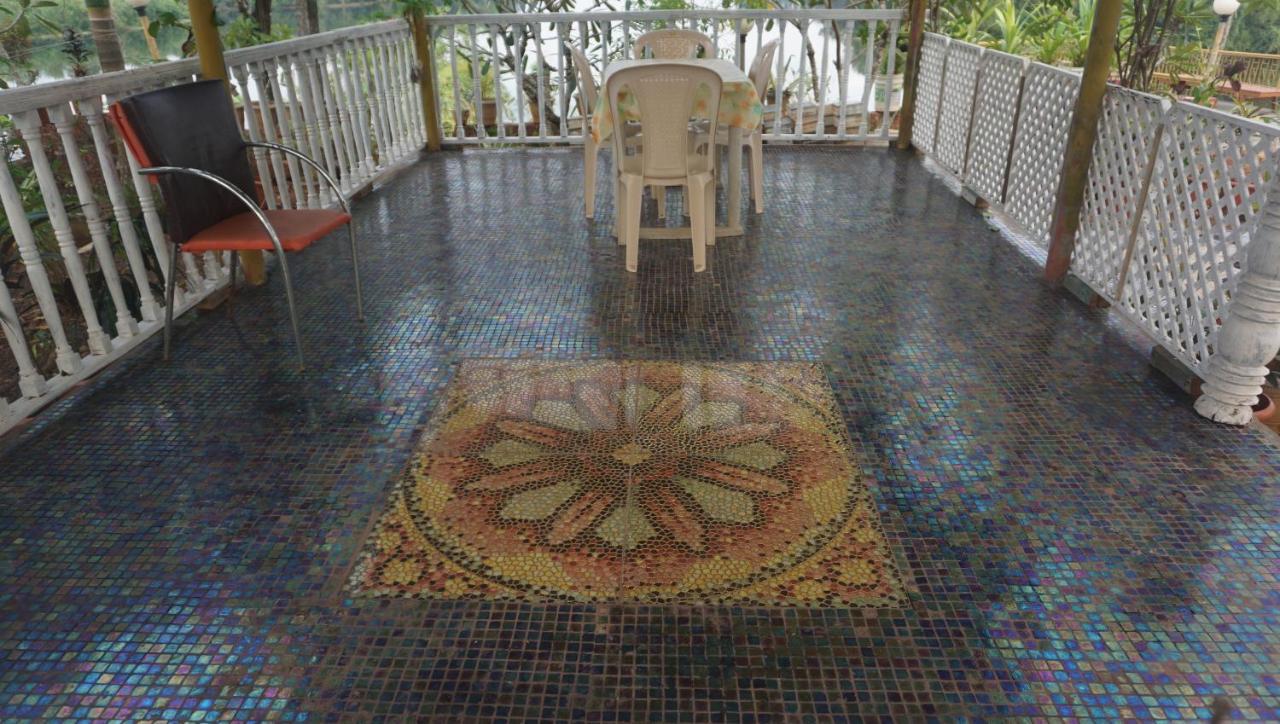 Sona Villa, The Lake Chalet Kudal  Luaran gambar