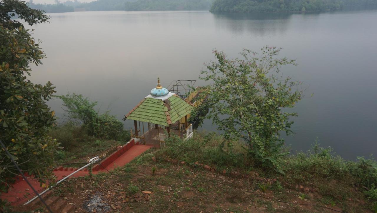 Sona Villa, The Lake Chalet Kudal  Luaran gambar