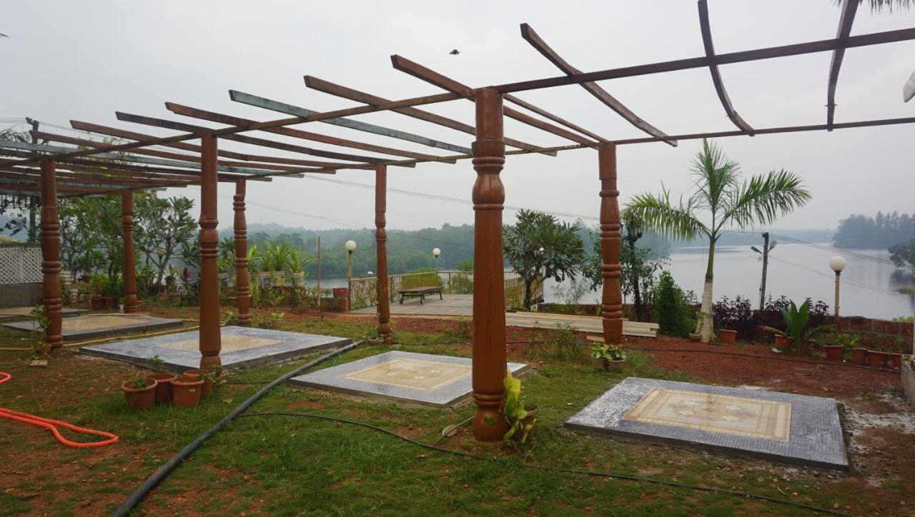 Sona Villa, The Lake Chalet Kudal  Luaran gambar