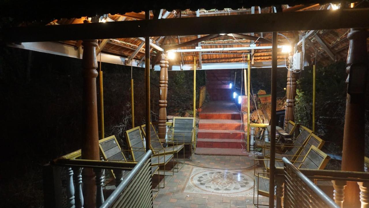 Sona Villa, The Lake Chalet Kudal  Luaran gambar