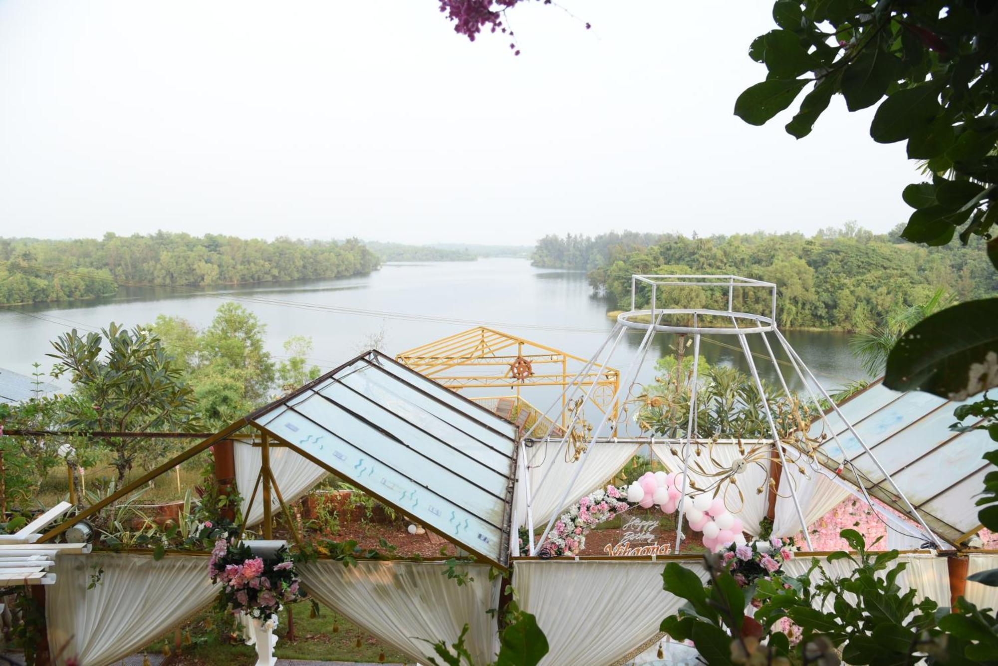 Sona Villa, The Lake Chalet Kudal  Luaran gambar