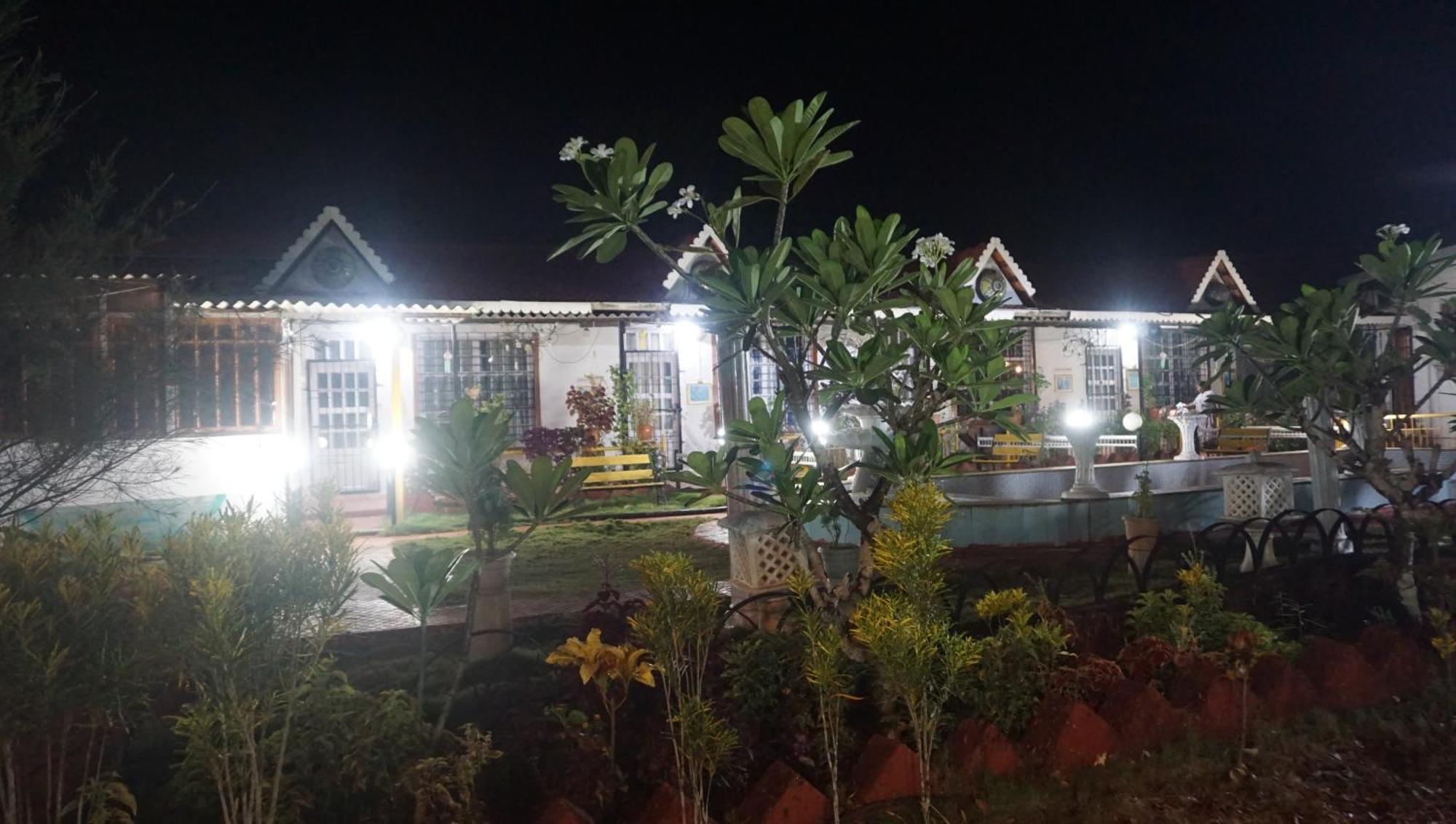 Sona Villa, The Lake Chalet Kudal  Luaran gambar