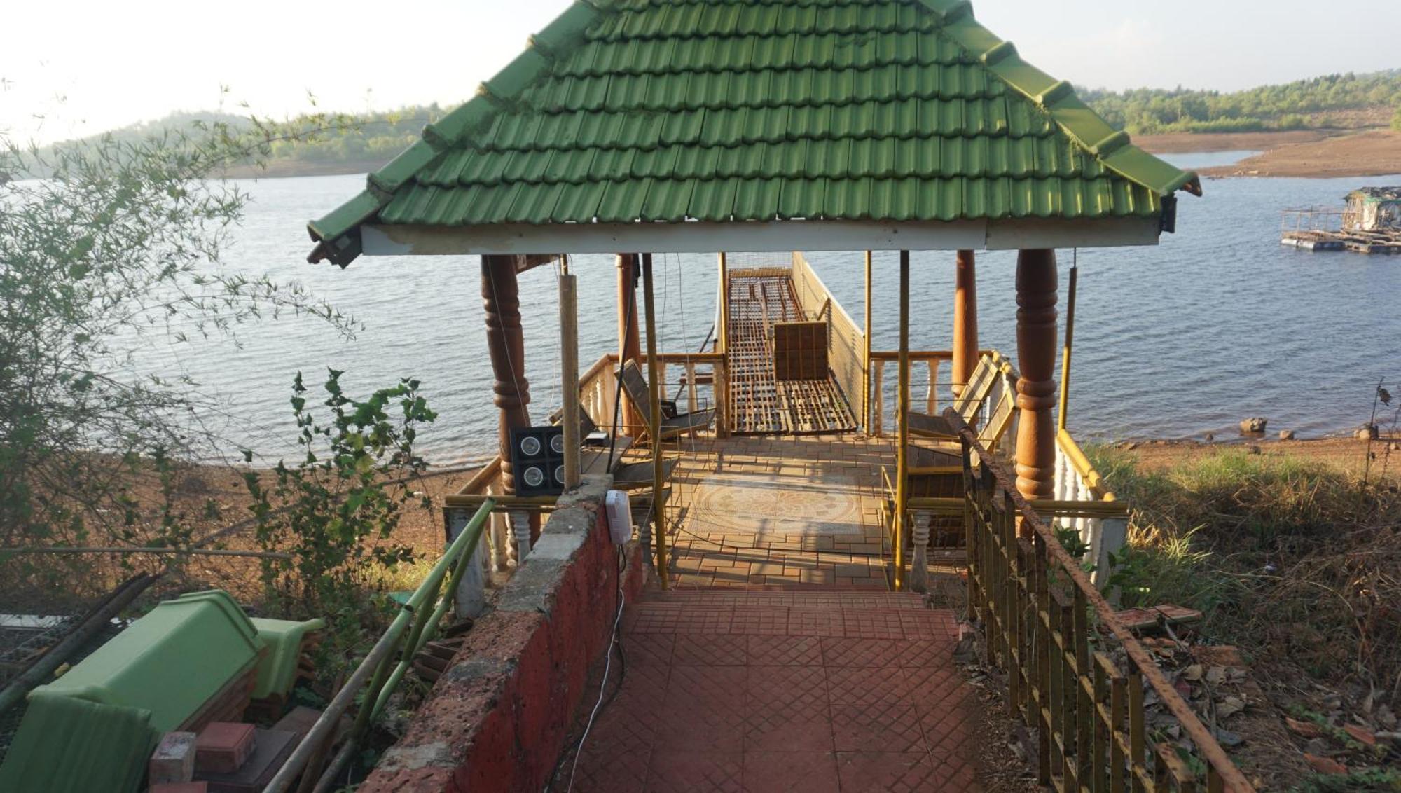 Sona Villa, The Lake Chalet Kudal  Luaran gambar