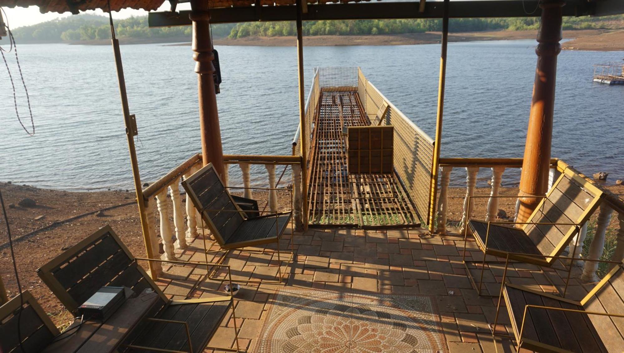 Sona Villa, The Lake Chalet Kudal  Luaran gambar