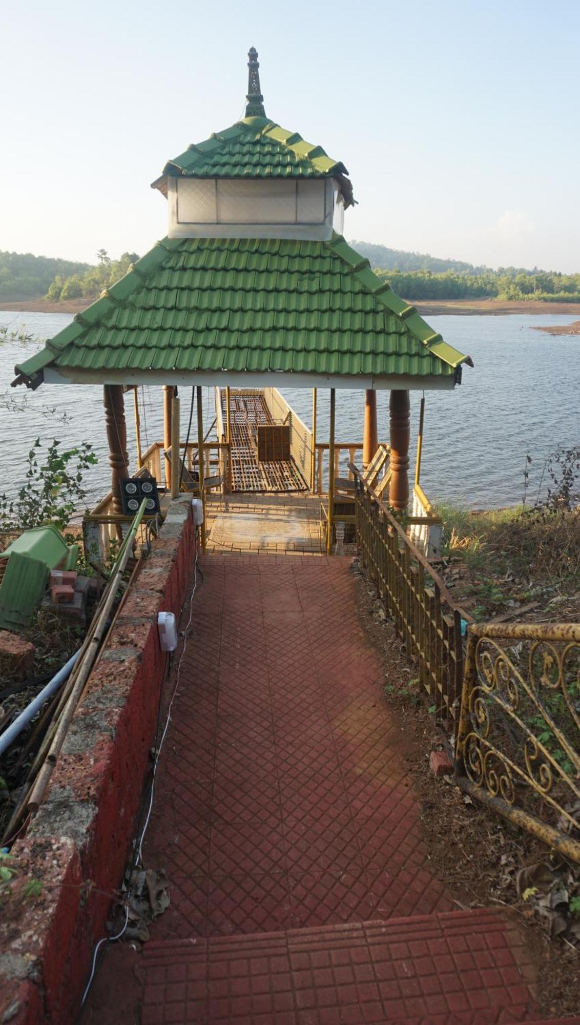 Sona Villa, The Lake Chalet Kudal  Luaran gambar