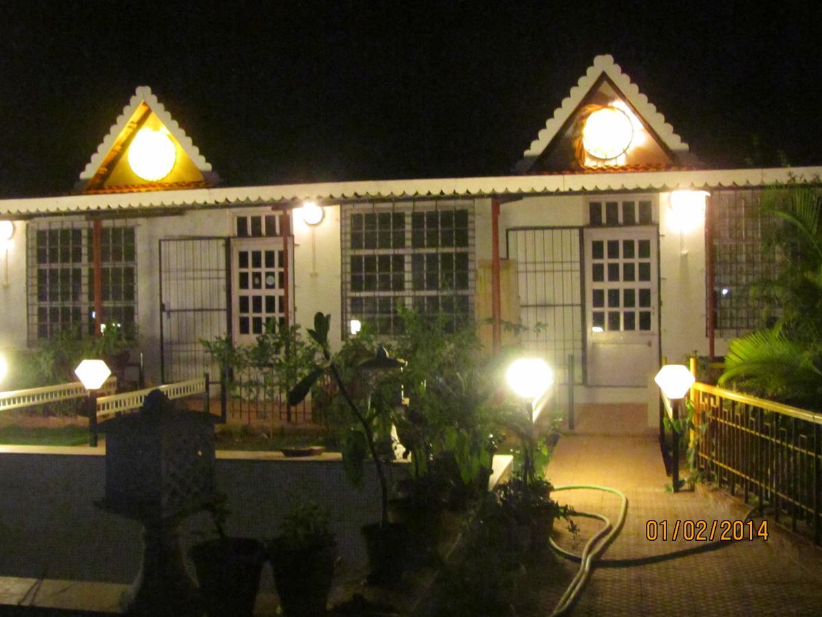 Sona Villa, The Lake Chalet Kudal  Luaran gambar